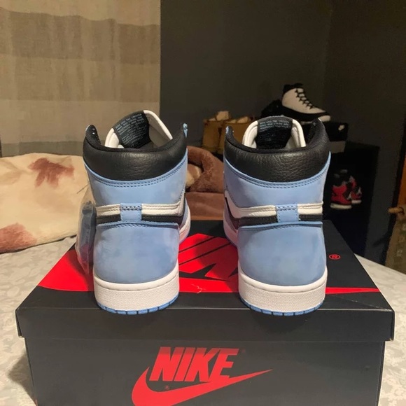 Air Jordan 1 Retro High OG ‘University Blue’ - Picture 3 of 4